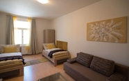 อื่นๆ 4 2 Bedroom Home near Prague Castle