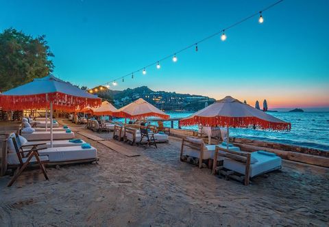 기타 La Local Yalıkavak