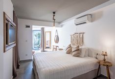 기타 4 La Local Yalıkavak