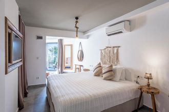 기타 4 La Local Yalıkavak