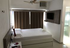 기타 5 Flats Studio Everest