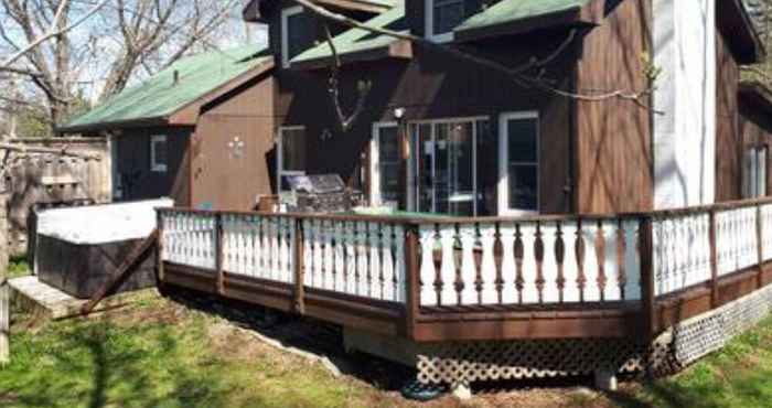 Others 6 Bed Blue Mountain Cottage with Hot Tub 102