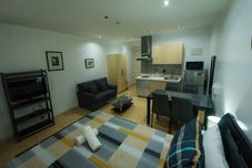 기타 Seven Doors in Gramercy Makati