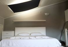 Others 2 Hotel Caretta