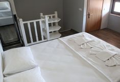 Others 3 Hotel Caretta