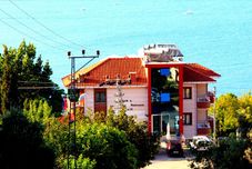 기타 Turhan Pansiyon