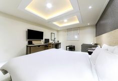 Others 5 White Hotel