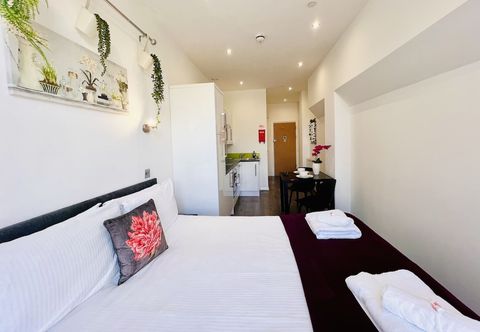 Lain-lain Fox House, Studio Apartments