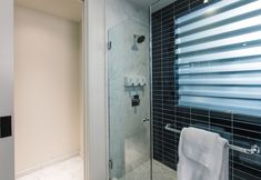 Others 6 Fairlane Hotel