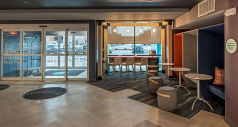 기타 2 Tru by Hilton Garland Richardson