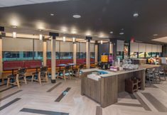 기타 5 Tru by Hilton Garland Richardson