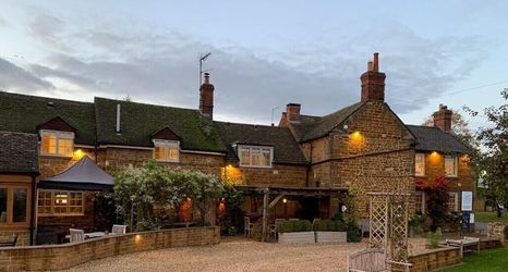 其他 2 Old White Hart