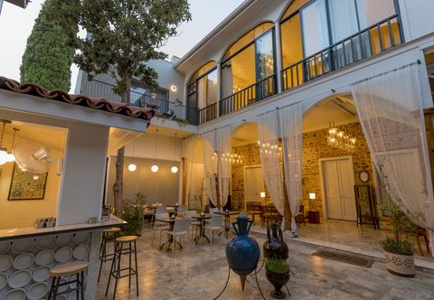 Others Delight Deluxe Hotel