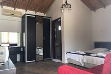 Lain-lain Derby Hotel