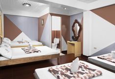 Others 7 Pacific Waves Inn