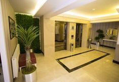 อื่นๆ 2 A Royal Suit Hotel