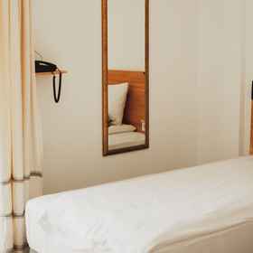 Room1人生飯店,İYTE Mimarlık Fakültesi Binası飯店