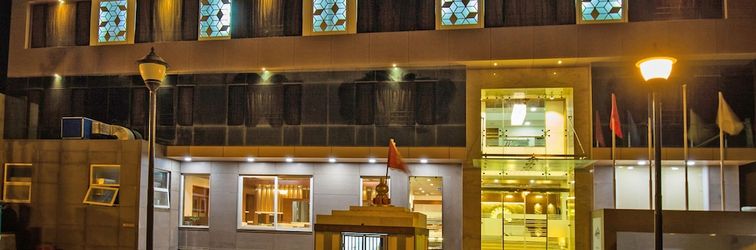 기타 Manek Svasti Inn