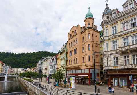 Others Apartments Bohemia Rhapsody