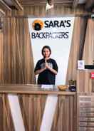 Meja sambut tetamu Sara's Backpackers Hotel