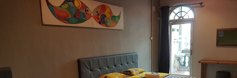 Others Moustachz Hauze