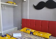 Others 4 Moustachz Hauze