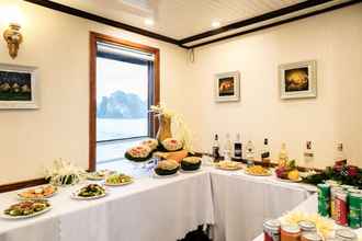 Khác 4 Gray Line Private Luxury Cruise