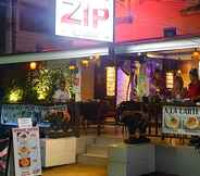 Lainnya 3 Zip Lounge & Apartments