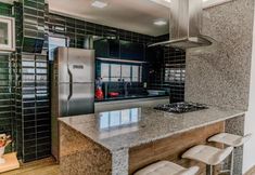 其他 5 Bessa Golden Flats