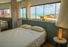 其他 4 Bessa Golden Flats