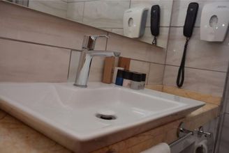 其他 4 Best Smyrna Hotel