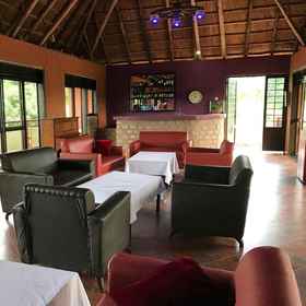 Lobby1總督俱樂部飯店,Busiiro飯店