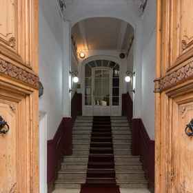 Interior entrance 1 Hostal Lesseps, Khách sạn CosmoCaixa