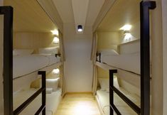 기타 3 Dock In - Hostel