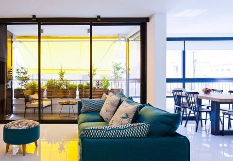 Others Elegant 2BR with Veranda by FeelHome