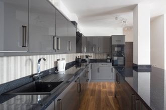 Khác 4 Manhattan Heights 2