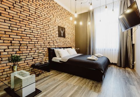 Others Leo Apartments Main Square