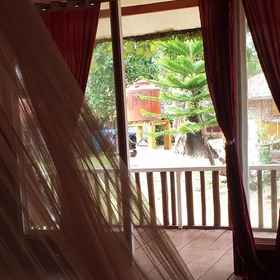 Interior entrance 1 Simeulue Nanik Surfcamp, Khách sạn Cảng Bốc Xếp Hàng Hóa Đường Biển Sinabang