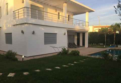 Others Luxurious 5 Bedrooms Villa Ref HI51053