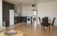 Lainnya 4 Luxurious 2 Bed Apartment in Central Bedford