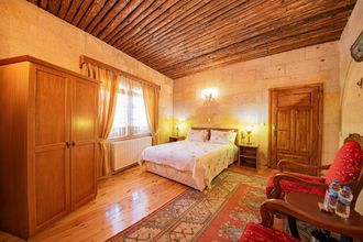 Others 4 Upper Greek House