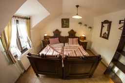 Pension Regina, 2.436.608 VND