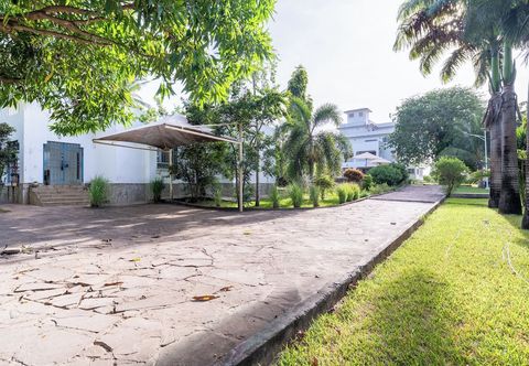 Lainnya Queens Chateau Boutique Villa