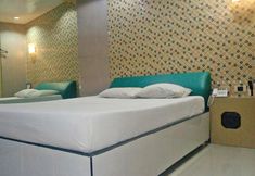 Lainnya 6 Mahal Kita Drive Inn