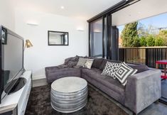 Lain-lain 5 Executive 2br Caulfield North