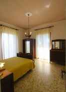 Room Stunning private villa with WIFI, private pool, TV, terrace, pets allowed, parking, close to Arezzo
