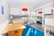 อื่นๆ HENRIETTA, Carlton Studio Apartment