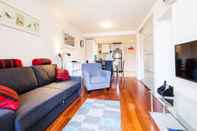 Others WESLEY, 2BDR Carlton Apartment