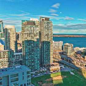 Primary image 1 Downtown Toronto Luxury Suites, Khách sạn Lamport Stadium