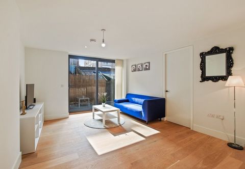 Lain-lain Hatton Wall by Servprop